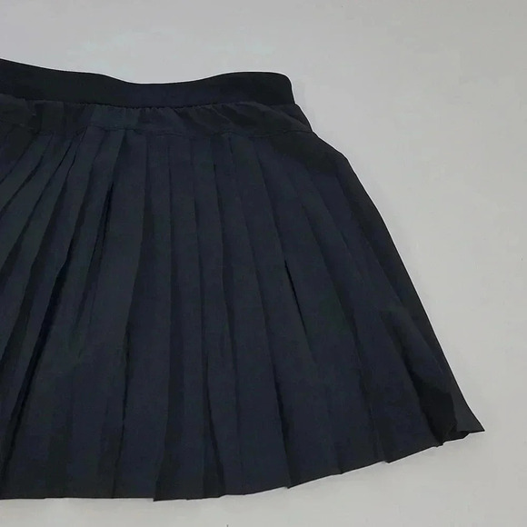 New Spanx get moving skort pleated black skirt - Picture 9 of 10